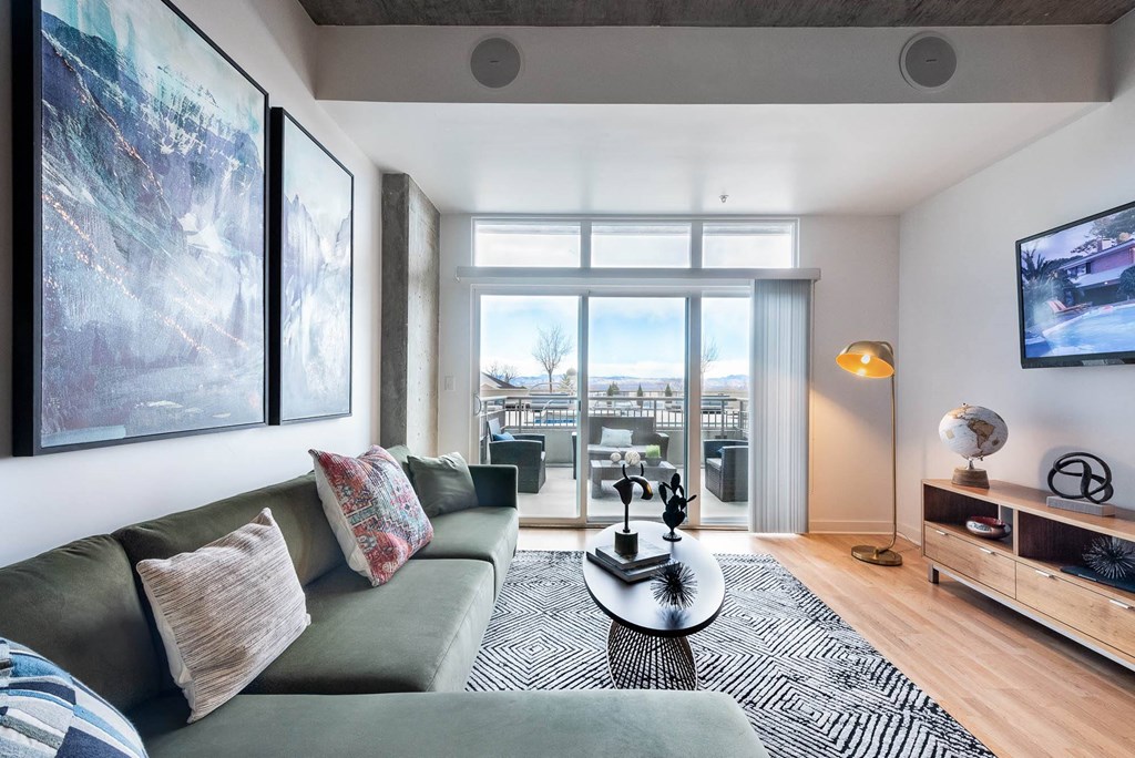 10- to 11-Foot Ceilings