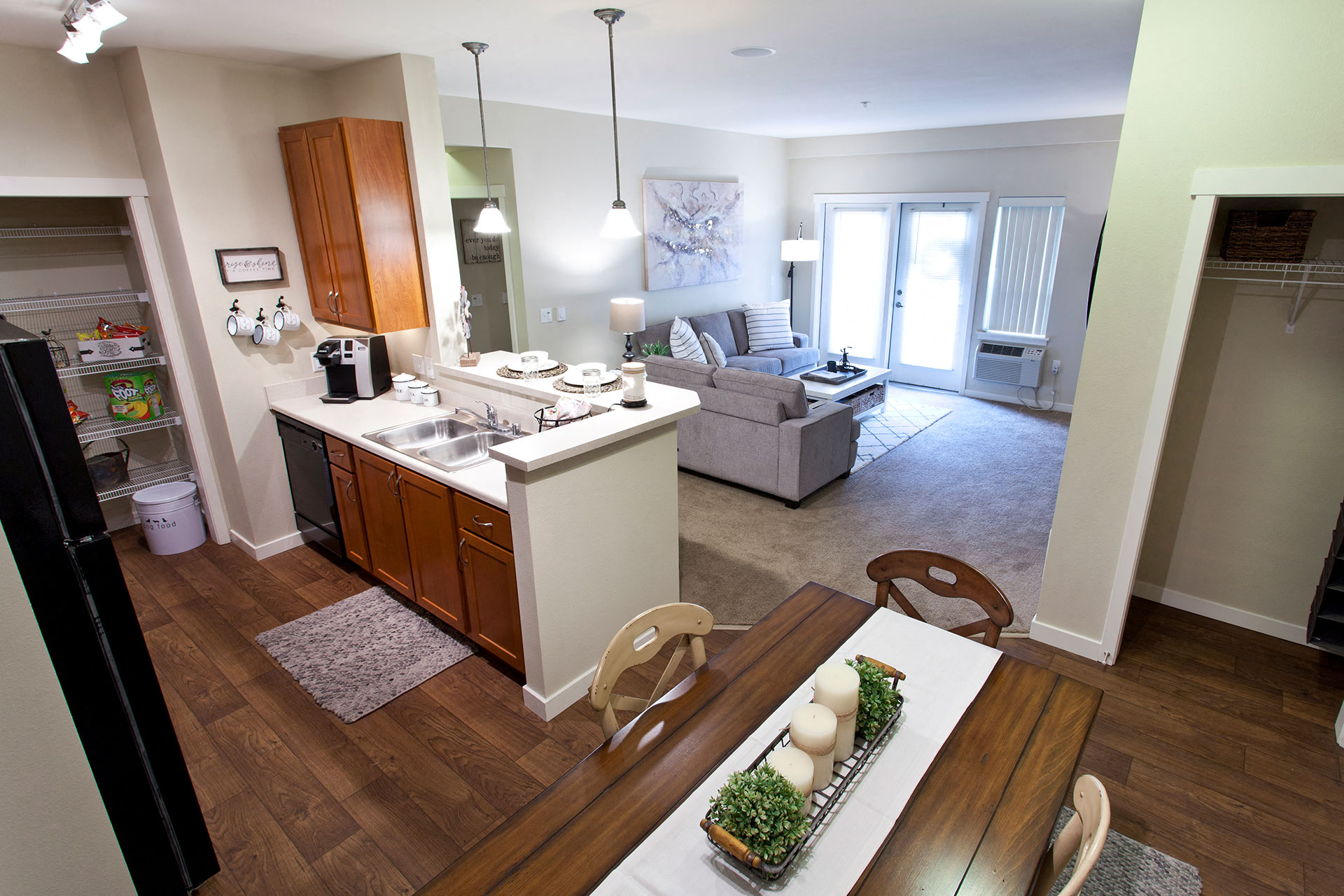 Pine Valley Ranch Apartments Dining and Living Room