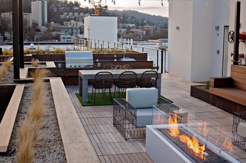 North Hollow Apartments Rooftop Fire Pit