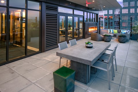 Sky3 Outdoor Dining