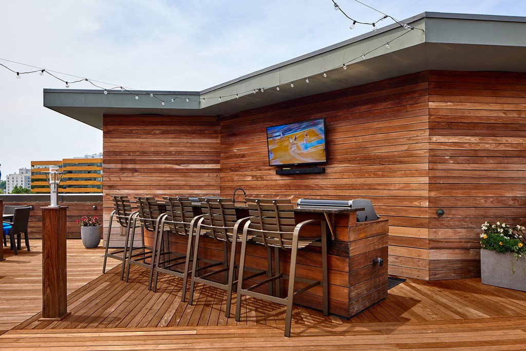 Sky Terrace TV Bar