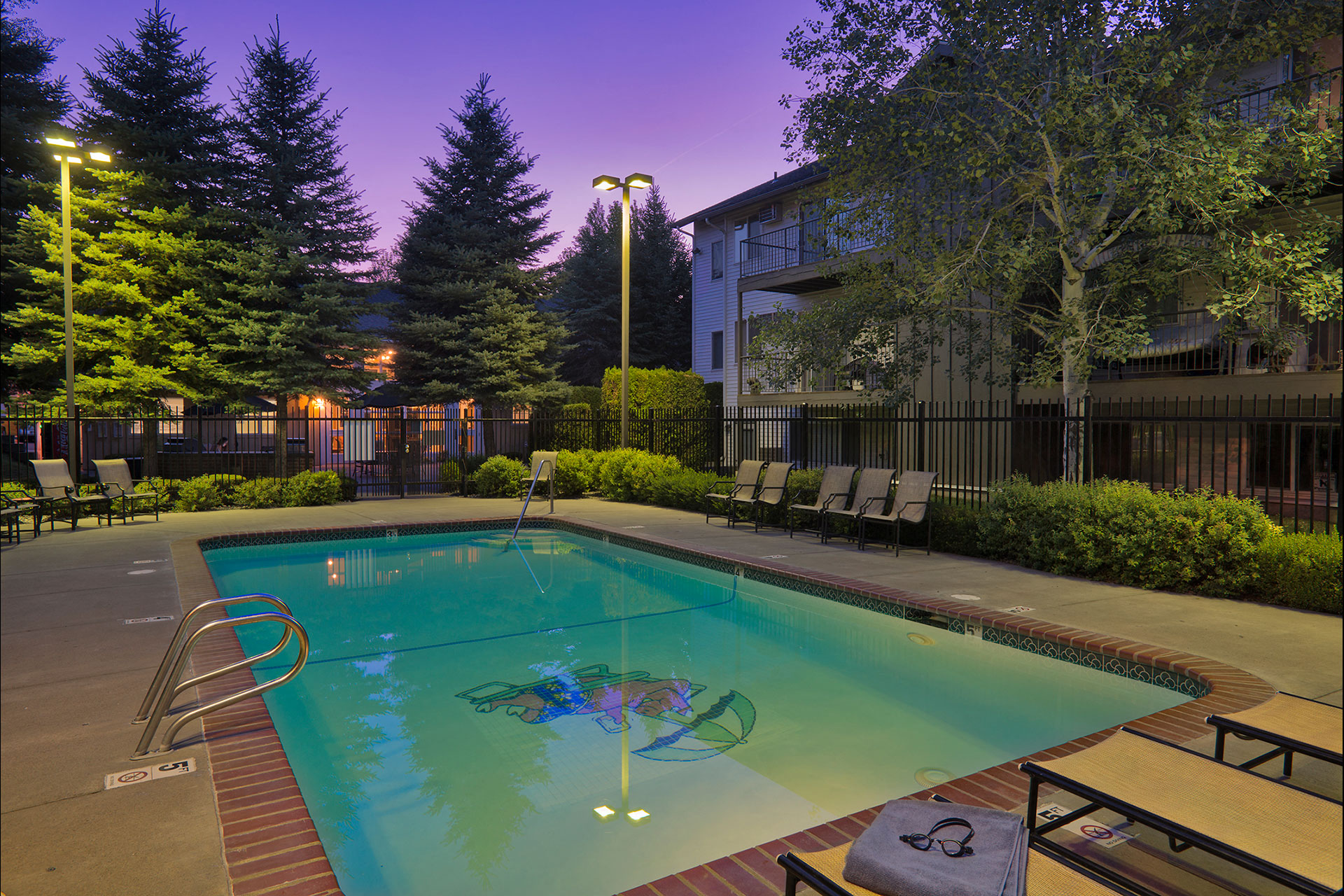 Whimsical Pig Apartments Heated Seasonal Pool