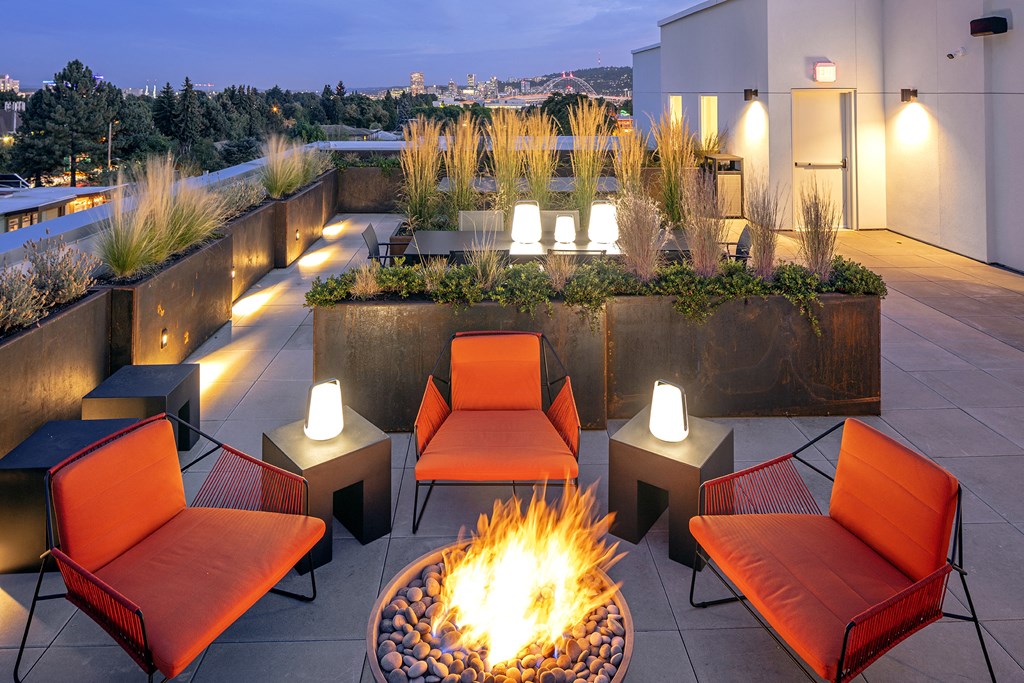 Northpointe Apartments Outside Seating Area