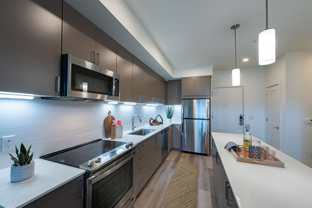 Quartz Countertops & Subway Tile Backsplashes