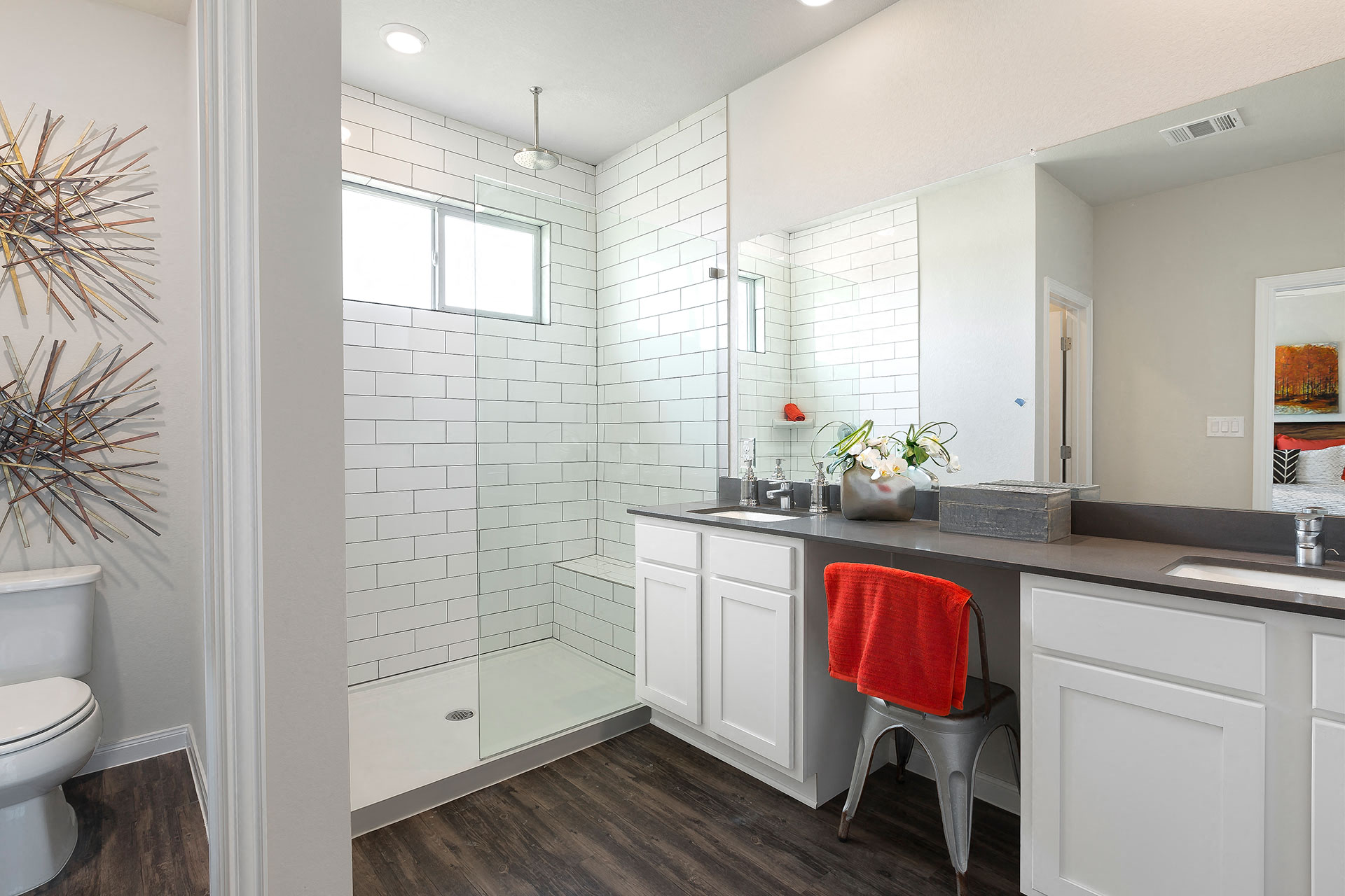 Rivers Edge Apartments Stand-up Showers