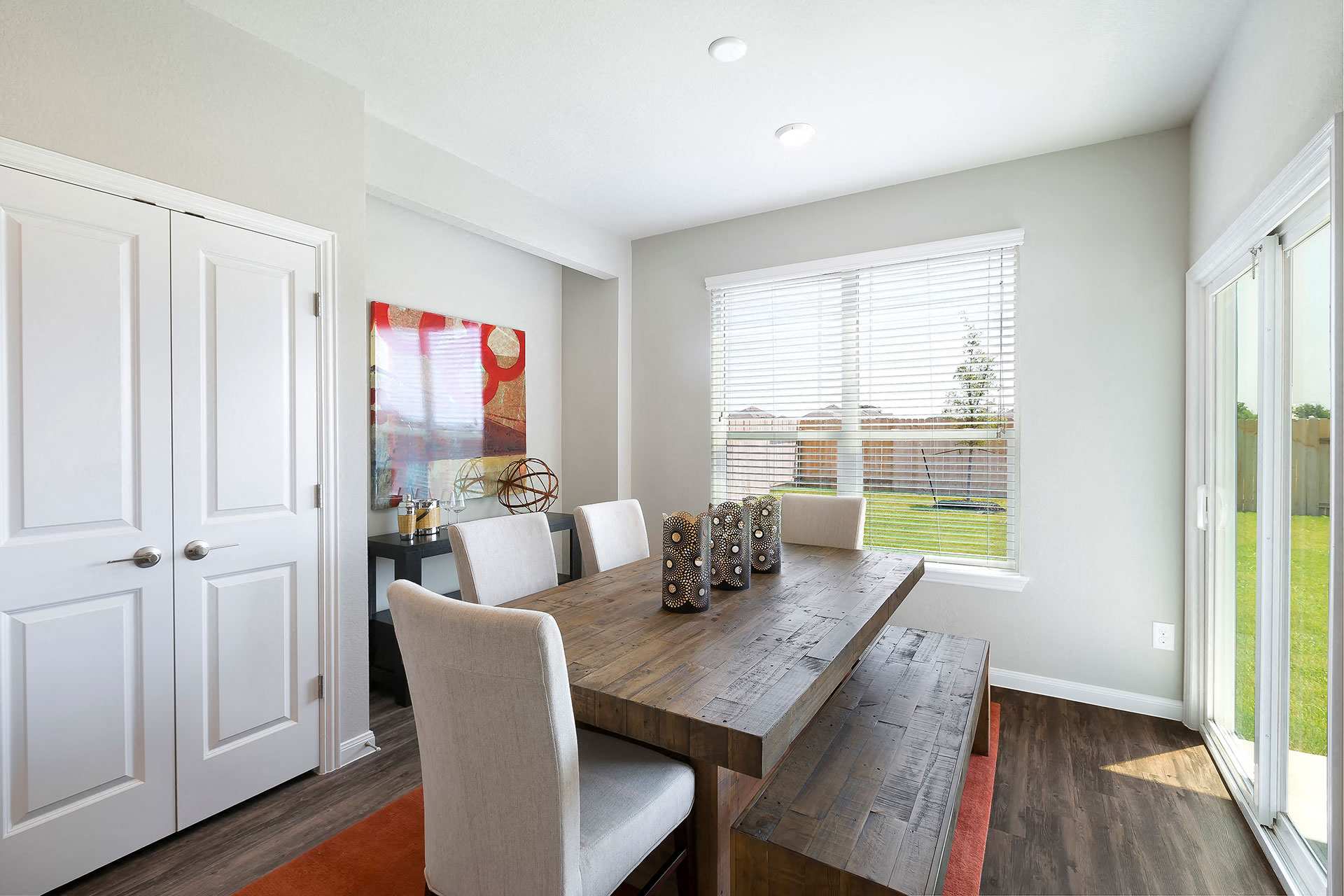 Rivers Edge Apartments Dining Space