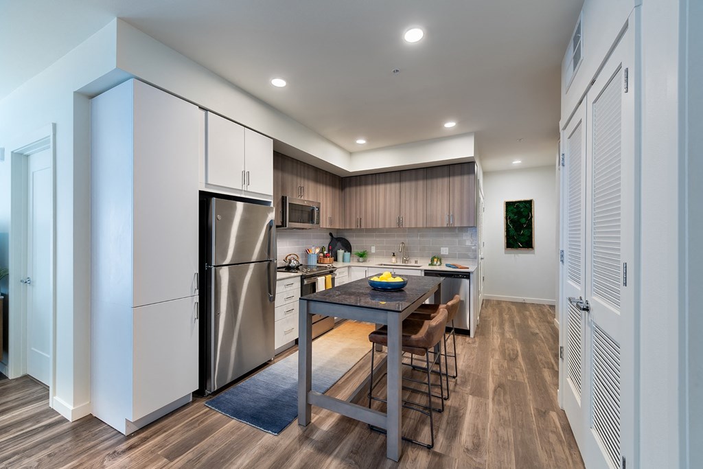 Modern, Flat-Panel Cabinets