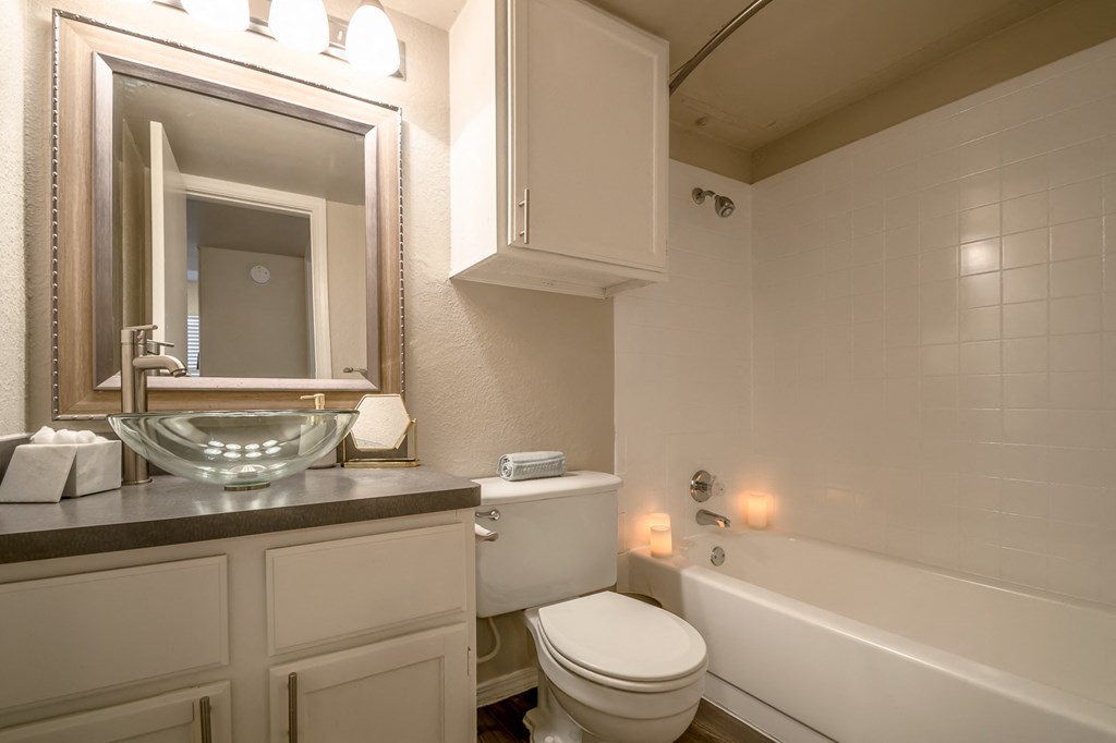 Upgraded Bathroom Fixtures at The Hamptons, Dallas