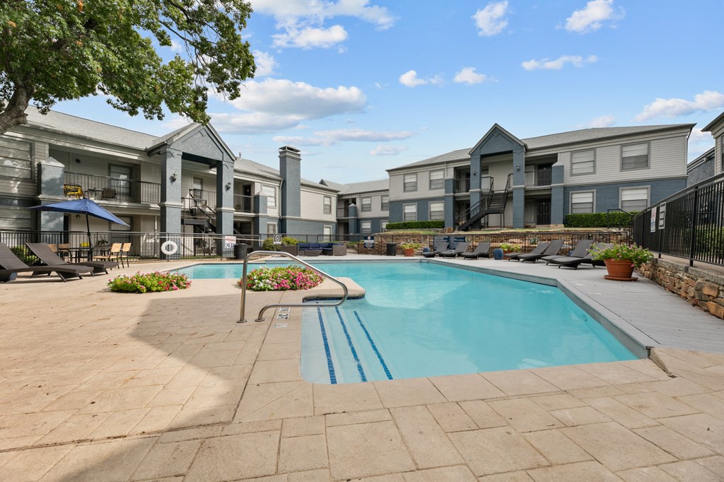 the preserve at ballantyne commons pool and apartment buildings