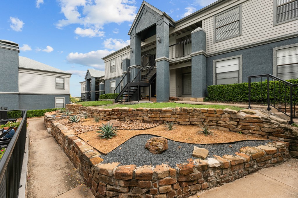 the preserve at ballantyne commons apartments patio and landscaping
