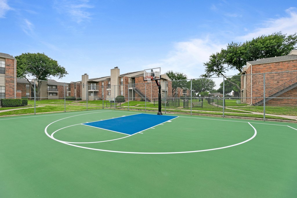 basketball court at The Hudson, North Richland Hills