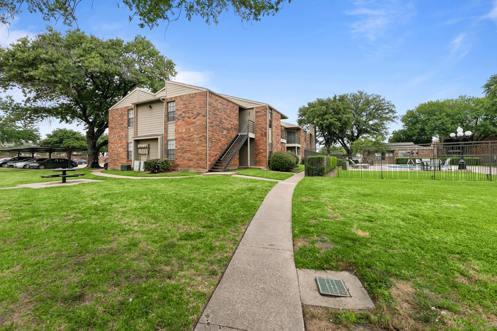 Walk at The Hudson, North Richland Hills