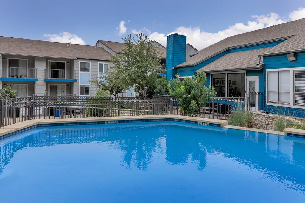 the swimming pool at the villas at fallingwater apartments md