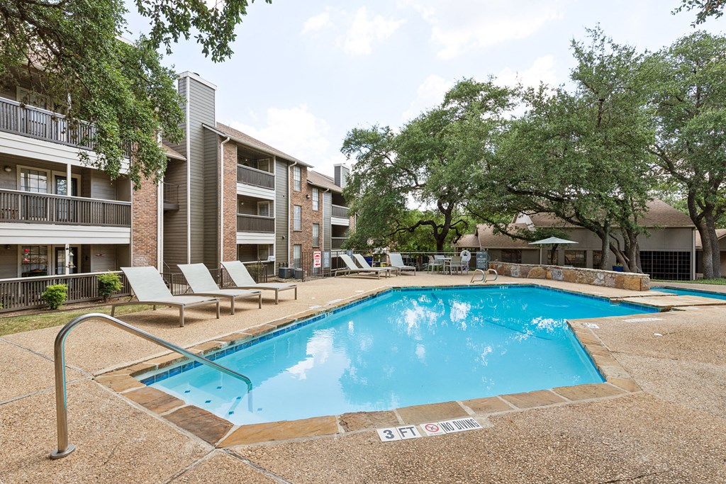 the swimming pool at Carmel at Deerfield apartments