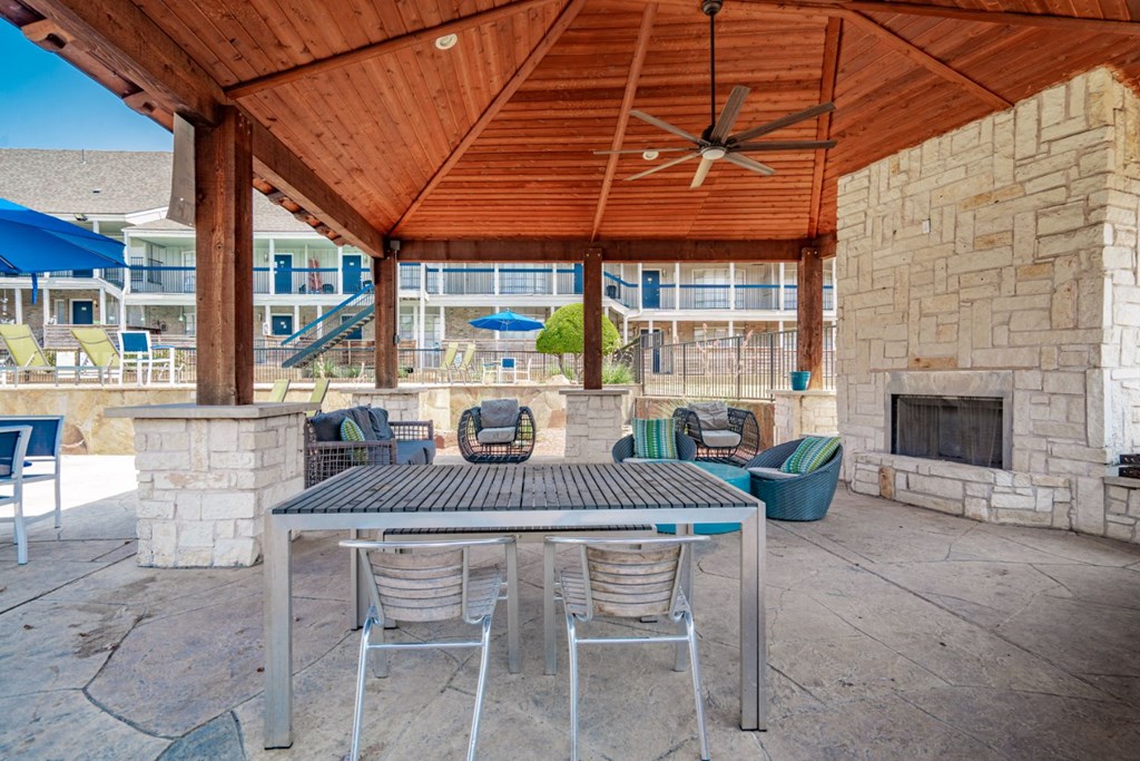 Outdoor Lounge at Aero White Rock, Dallas