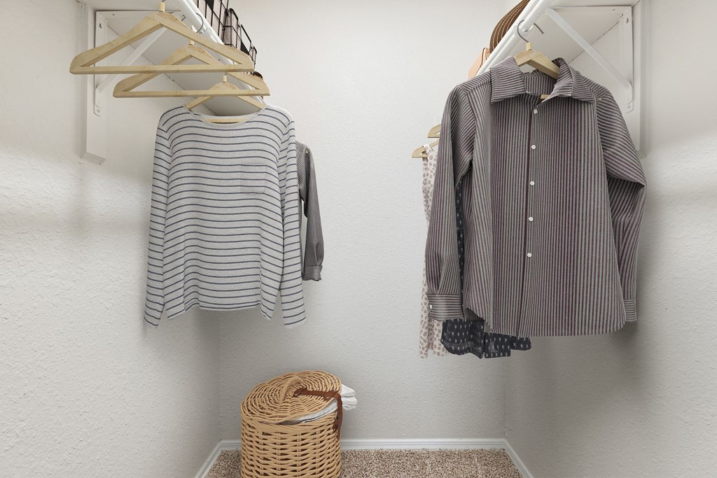 Closet at The Hamptons, Dallas, TX
