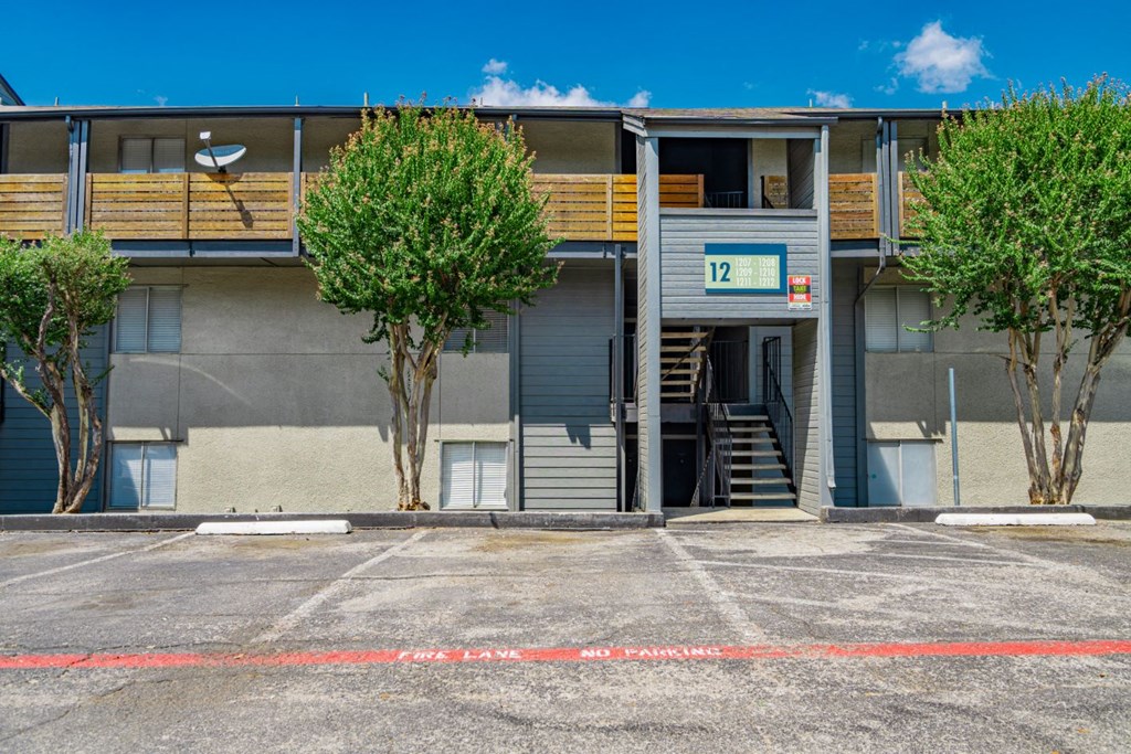 Aero Highlands Apartments, 9911 Whitehurst Drive, Dallas, TX RentCafe