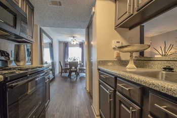 5801 Preston Oaks Rd 1-2 Beds Apartment for Rent - Photo Gallery 6