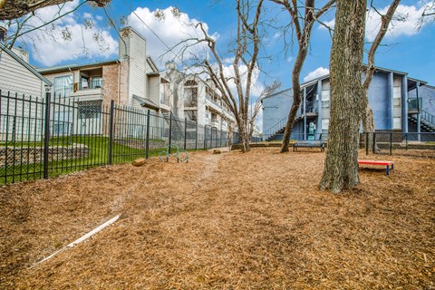 additional photo for property listing at chic digs with room to stretch out in the village 22 car