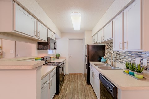 2000 Park Place Blvd 2 Beds Apartment for Rent