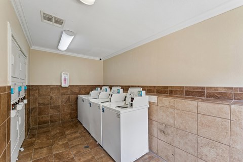 5700 N Knoll 1-2 Beds Apartment for Rent