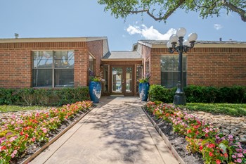 2735 N Garland Ave 2 Beds Apartment for Rent - Photo Gallery 2