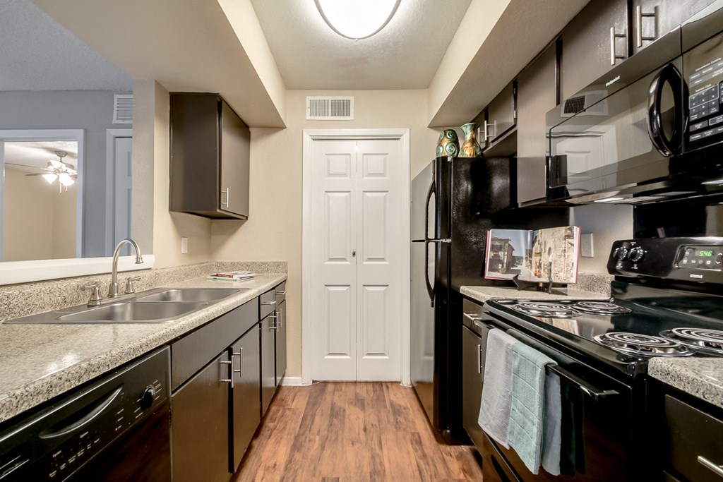 A1 Flat - Upgraded Apartment Home