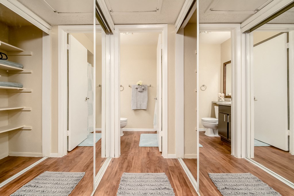 A1 Flat - Upgraded Apartment Home