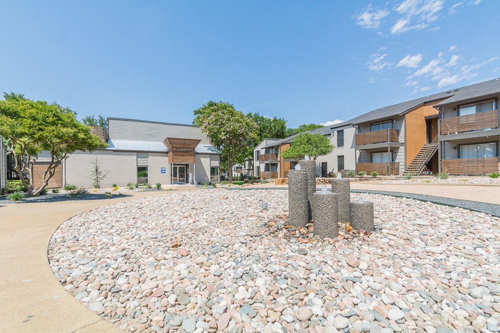 the preserve at ballantyne commons courtyard and apartment buildings