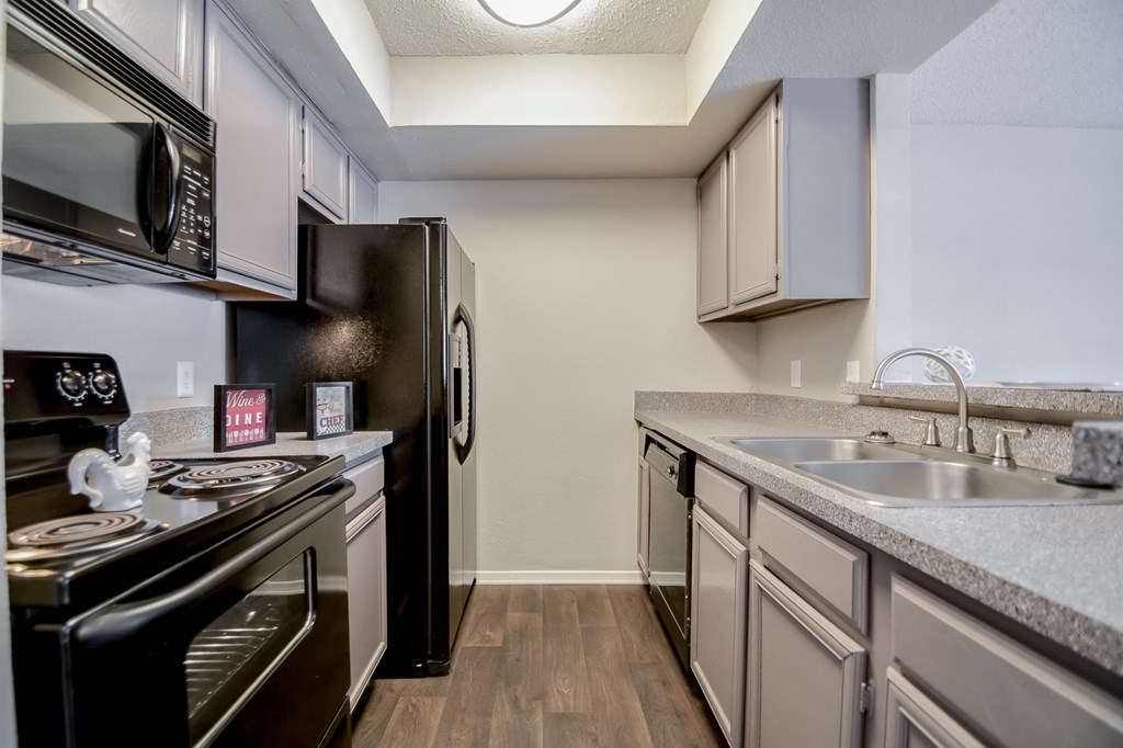 Modern Kitchen Modern Kitchen at Trinity Village Apartments, Texas