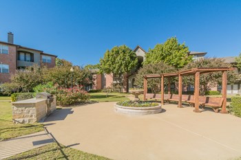 2401 E McKinney St 1-3 Beds Apartment for Rent - Photo Gallery 10