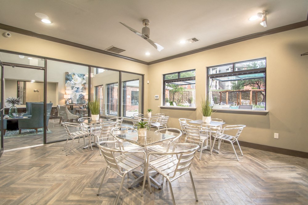 the preserve at ballantyne commons clubhouse with tables and chairs