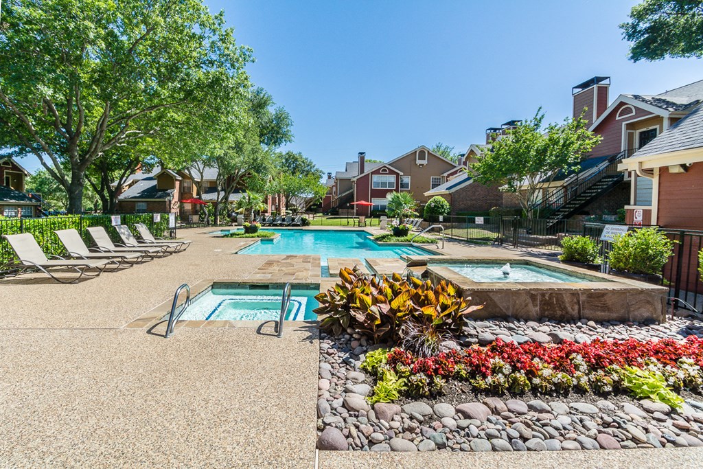 the preserve at ballantyne commons pool and spa with lounge chairs and trees