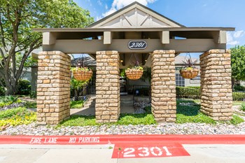 2301 L Don Dodson Dr 1-2 Beds Apartment for Rent - Photo Gallery 2