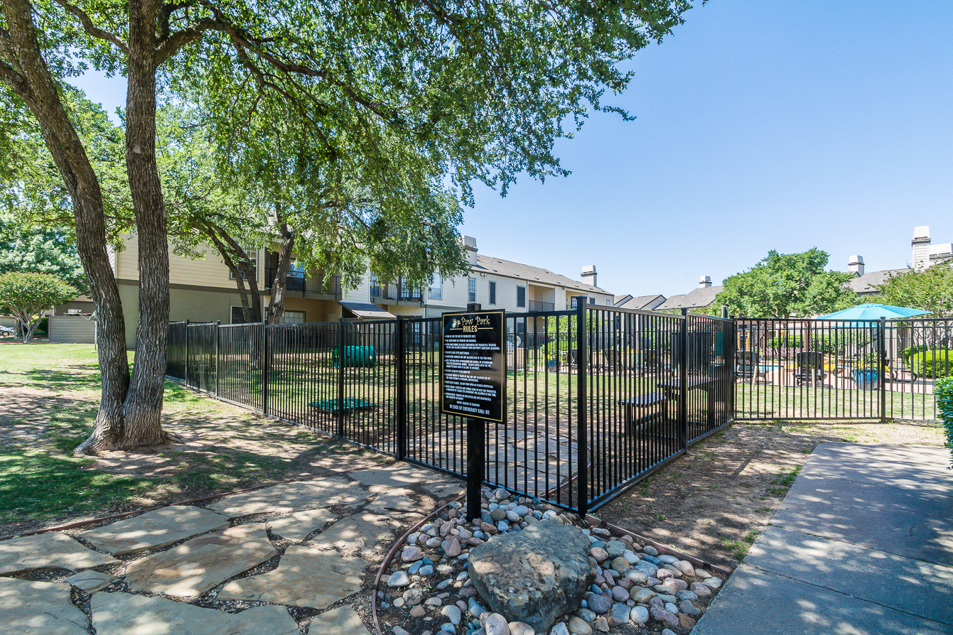 the preserve at ballantyne commons dog park with fence and tree