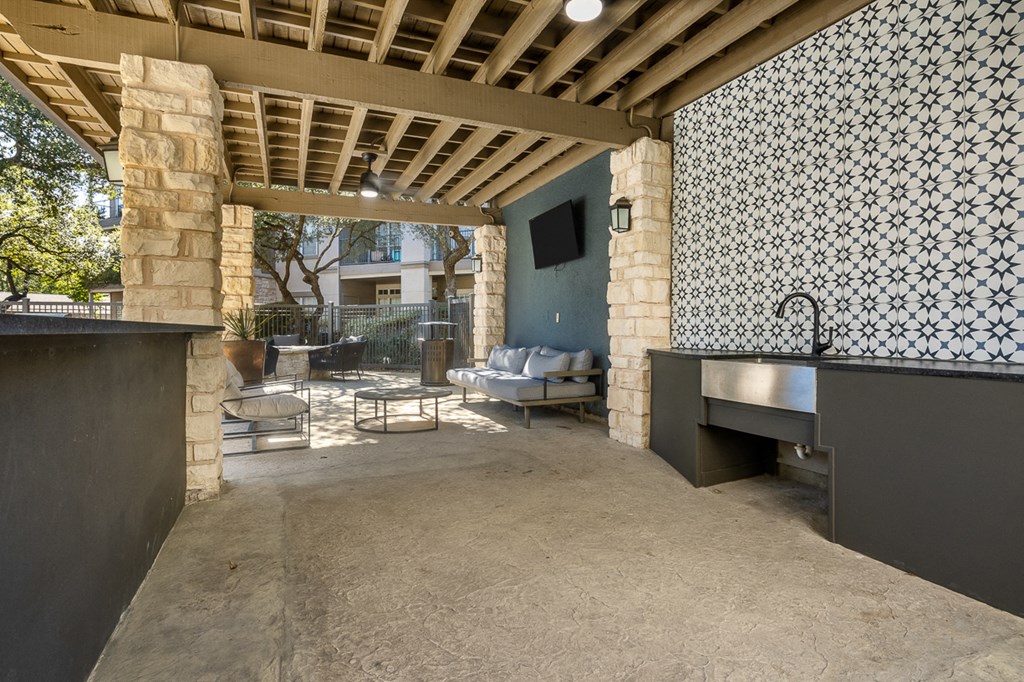Shaded Outdoor Courtyard Area at Villas at Rogers Ranch, San Antonio