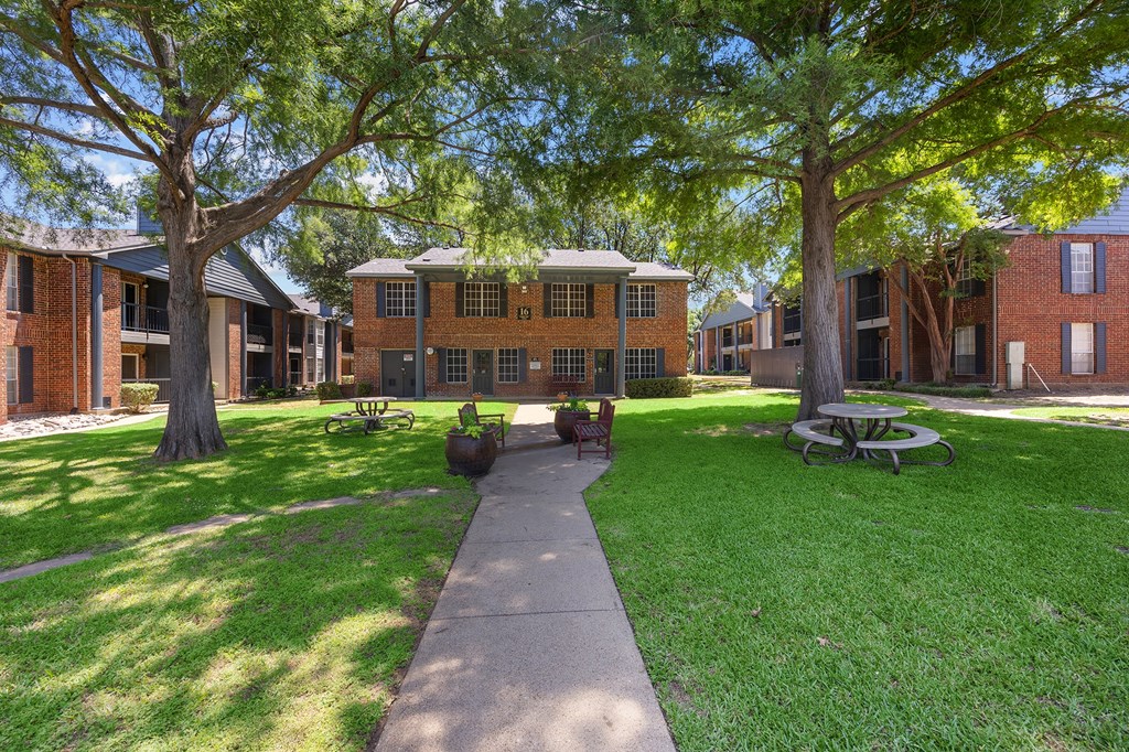 The View on Fox Creek located  at 201 W Southwest Pkwy, Lewisville, TX 75067.