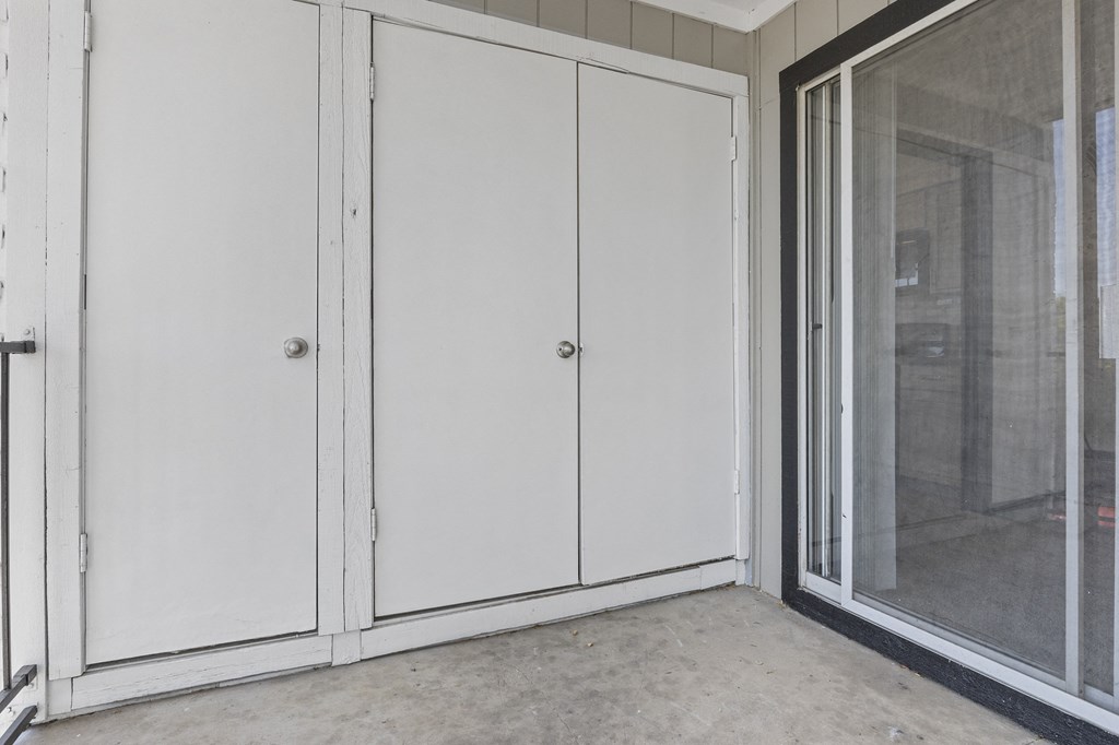 Large Closets at Tradewinds, Texas