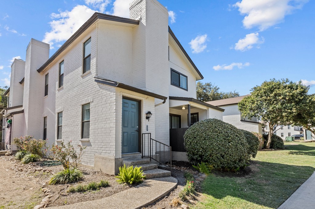 Building entry at Maxwell Townhomes, Texas