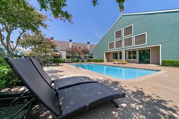 Lounge Style Pool w/ Barbecue Grill