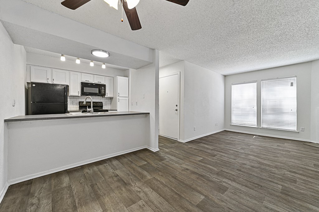living room with a ceiling fan at Vesper, Dallas, 75254