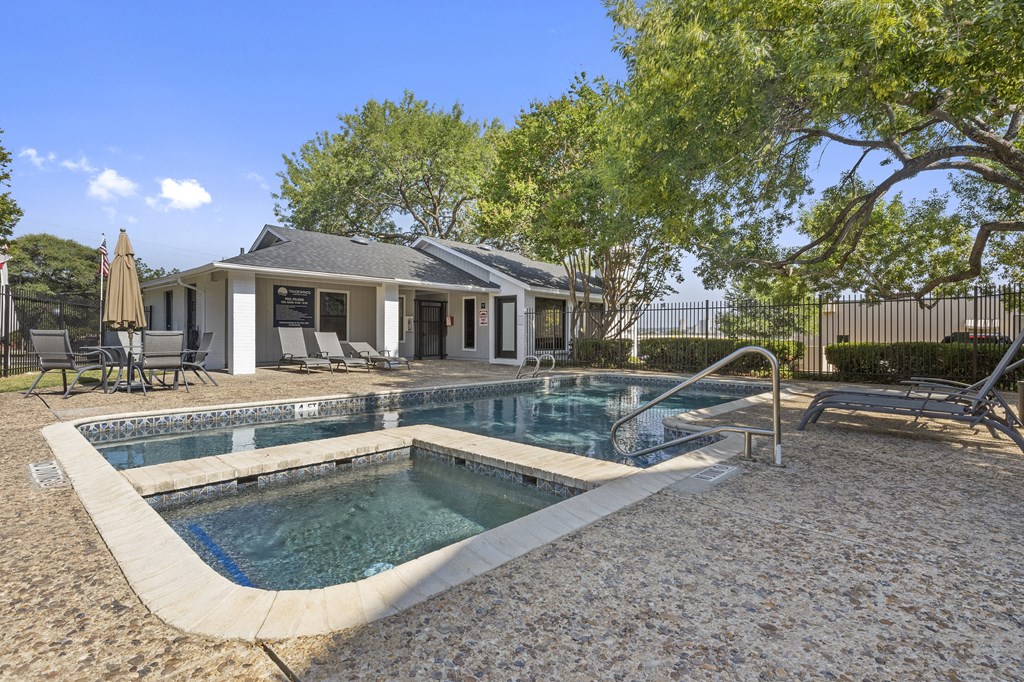 Hot Tub And Pool at Tradewinds, Windcrest, Texas