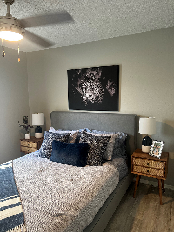 a bedroom with a bed and two night stands with lamps