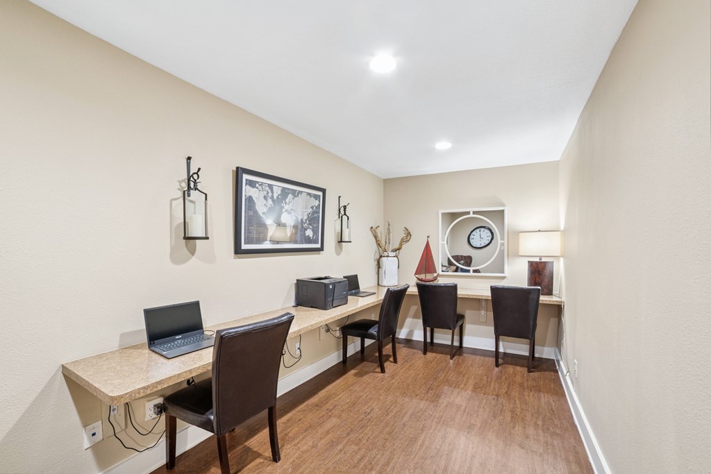 A room with a desk and chairs.