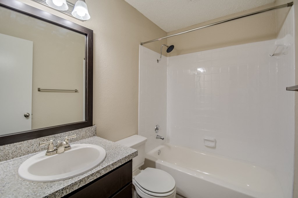 Oval Tub at Woodchase, Euless, TX, 76039