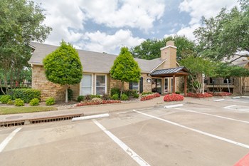 1000 E. Ash Lane 1-3 Beds Apartment for Rent - Photo Gallery 3