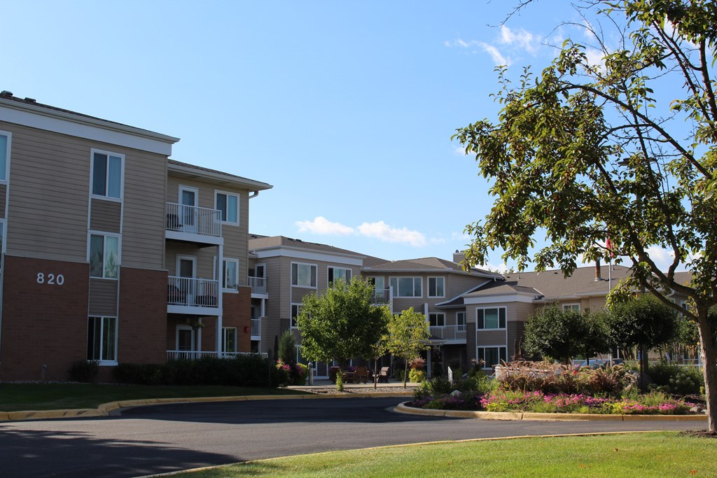 Front of Centennial Hill with the number 820 on the building.