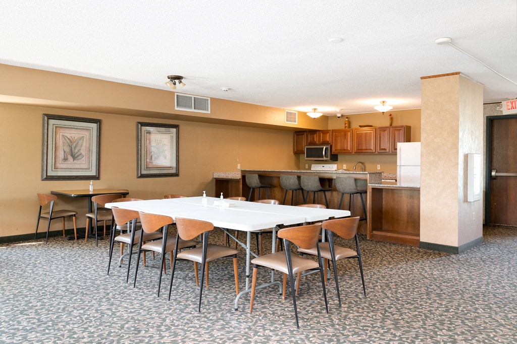 Huntington Place Apartments-Brooklyn Park