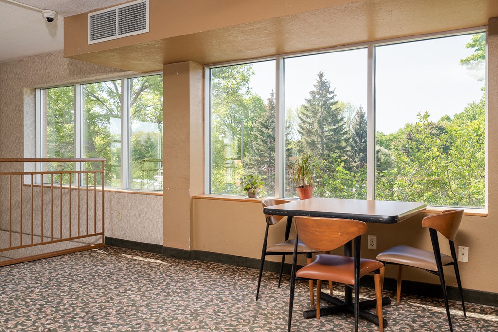 Huntington Place Apartments-Brooklyn Park