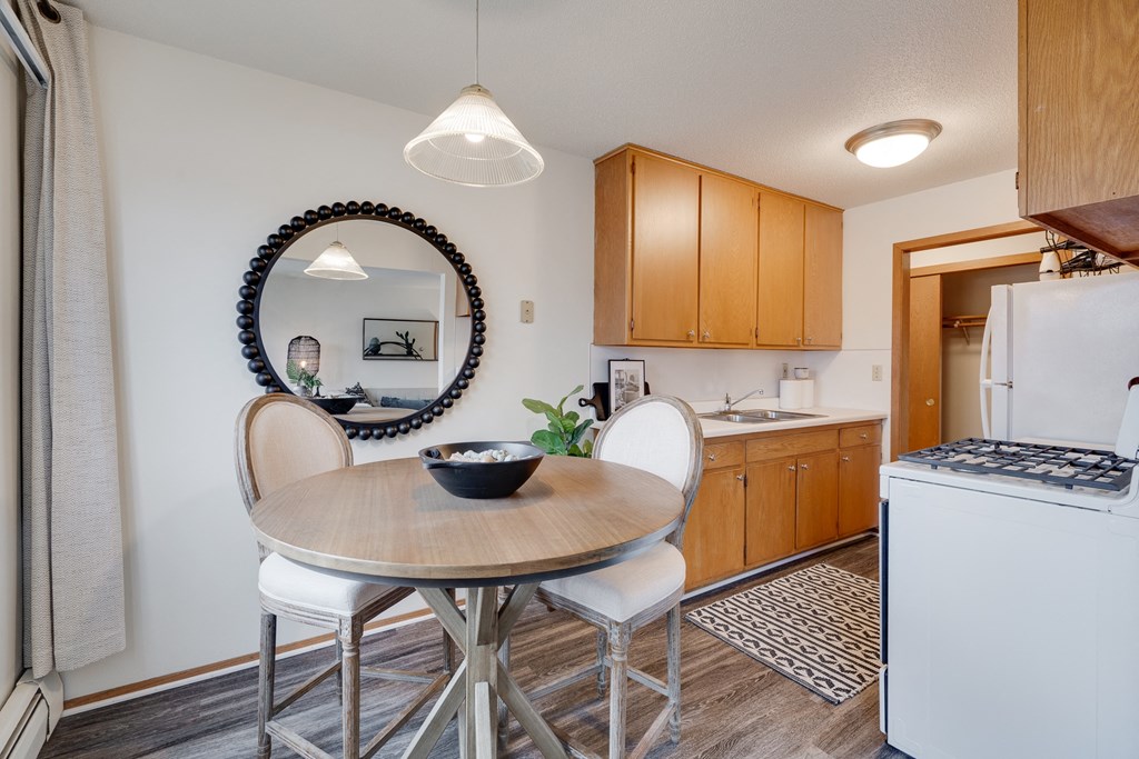 Huntington Place Apartments-Brooklyn Park